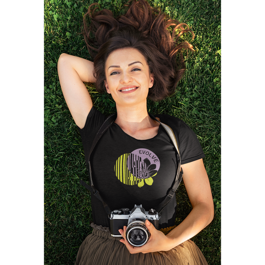 EVOLVE BLACK WOMENS GRAPHIC TEE WOMAN WITH CAMERA